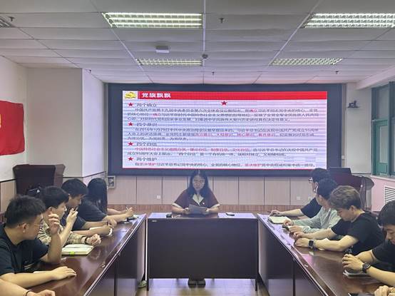 书记向同志们分享所学 封从健摄